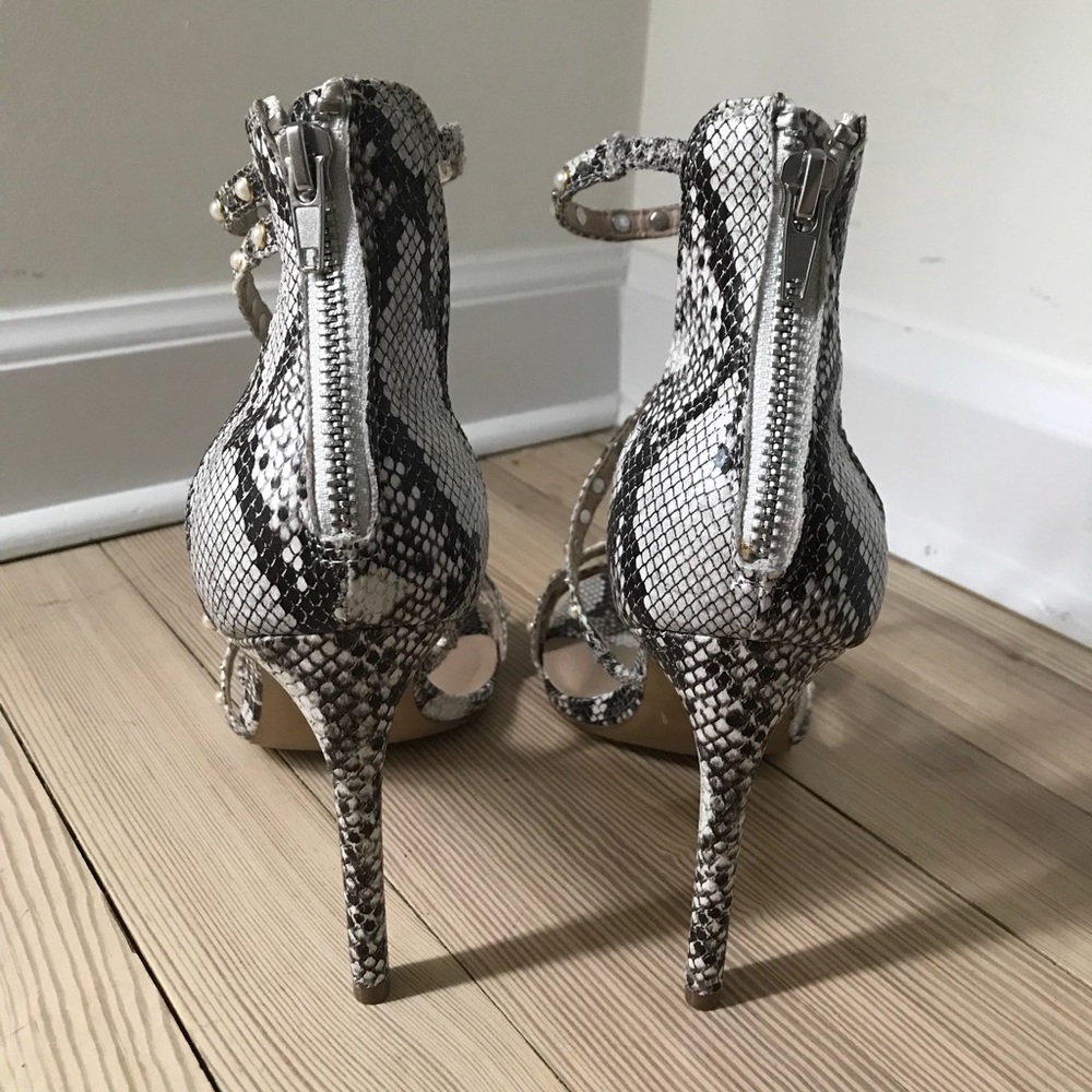STEVE MADDEN SNAKE SKIN HEELS WITH PEARL DETAILS